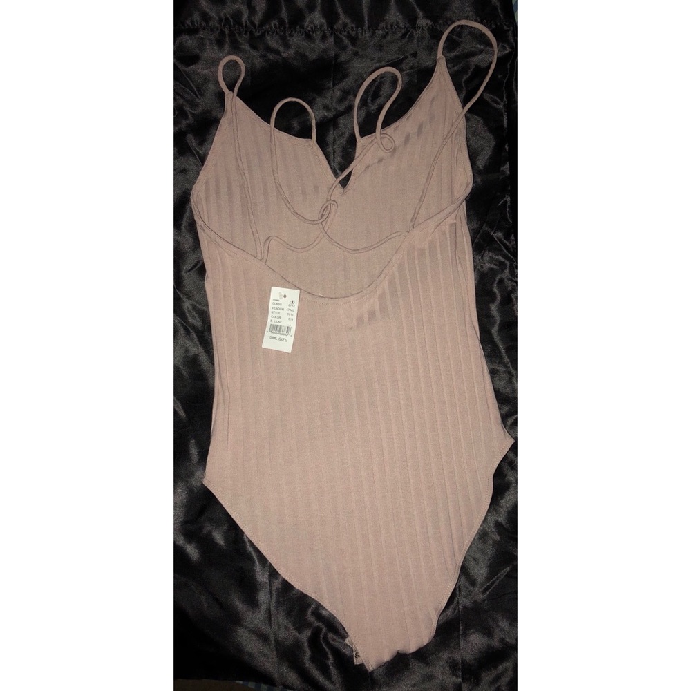 Cream body suit with tags🏷